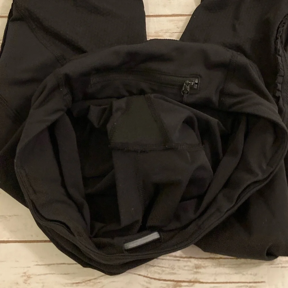 Lululemon Black Side Ruched Cropped Leggings Size 6